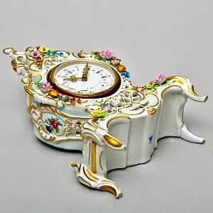 Каминные Кварцевые Часы в стиле Рококо, Фарфор SANDIZELL, Германия 80-е годы ХХ века.