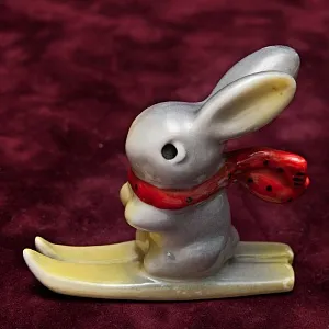 Коллекционная Фарфоровая Статуэтка «Зайчик на лыжах», Барановский ФЗ CCCР,  конец 50 -х годов.