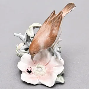  Коллекционная фарфоровая статуэтка «Птица и божья коровка на цветке», Lladro Испания. 