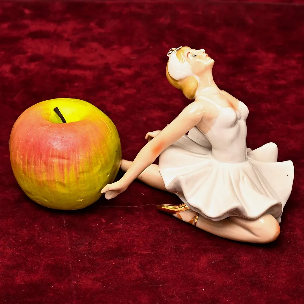 Коллекционная Фарфоровая статуэтка «Балерина, Танец - Лебединое озеро», Schau Bach Kunst Германия. 