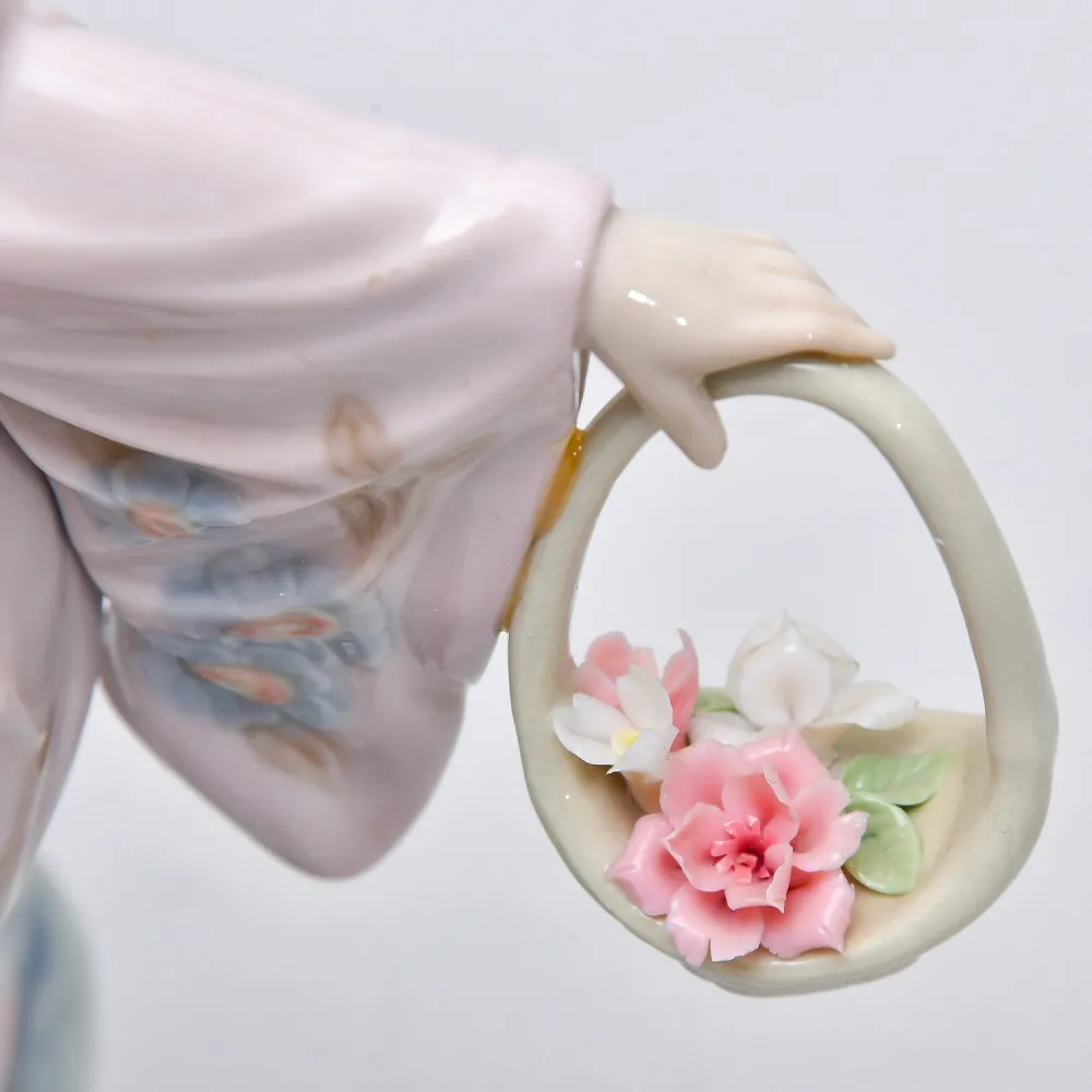 Редкость!!! Коллекционная Фарфоровая Статуэтка «Мичико. Японская девушка с корзиной цветов», Lladro Испания.