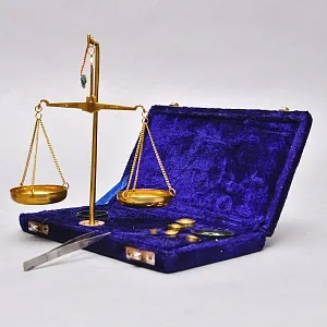 Ювелирные Антикварные Настольные весы с разновесами в футляре, Англия, начало ХХ века! 