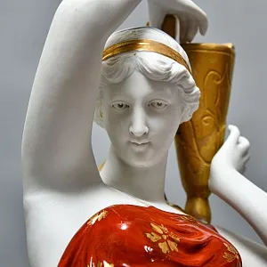 Антикварная Фарфоровая статуэтка «Девушка с кувшином», Nymphenburg Германия, начало ХХ века.