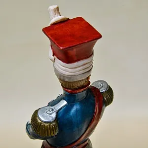 Коллекционная Фарфоровая статуэтка «Офицер» из серии «Армия Наполеона», Capodimonte Италия.