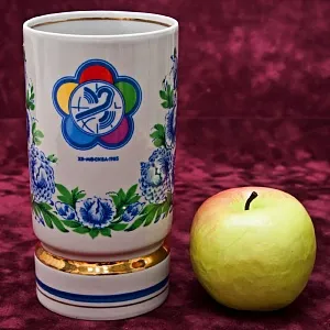 Коллекционная Фарфоровая Ваза «Фестиваль Молодежи», СССР Барановский ФЗ -1985 год. 