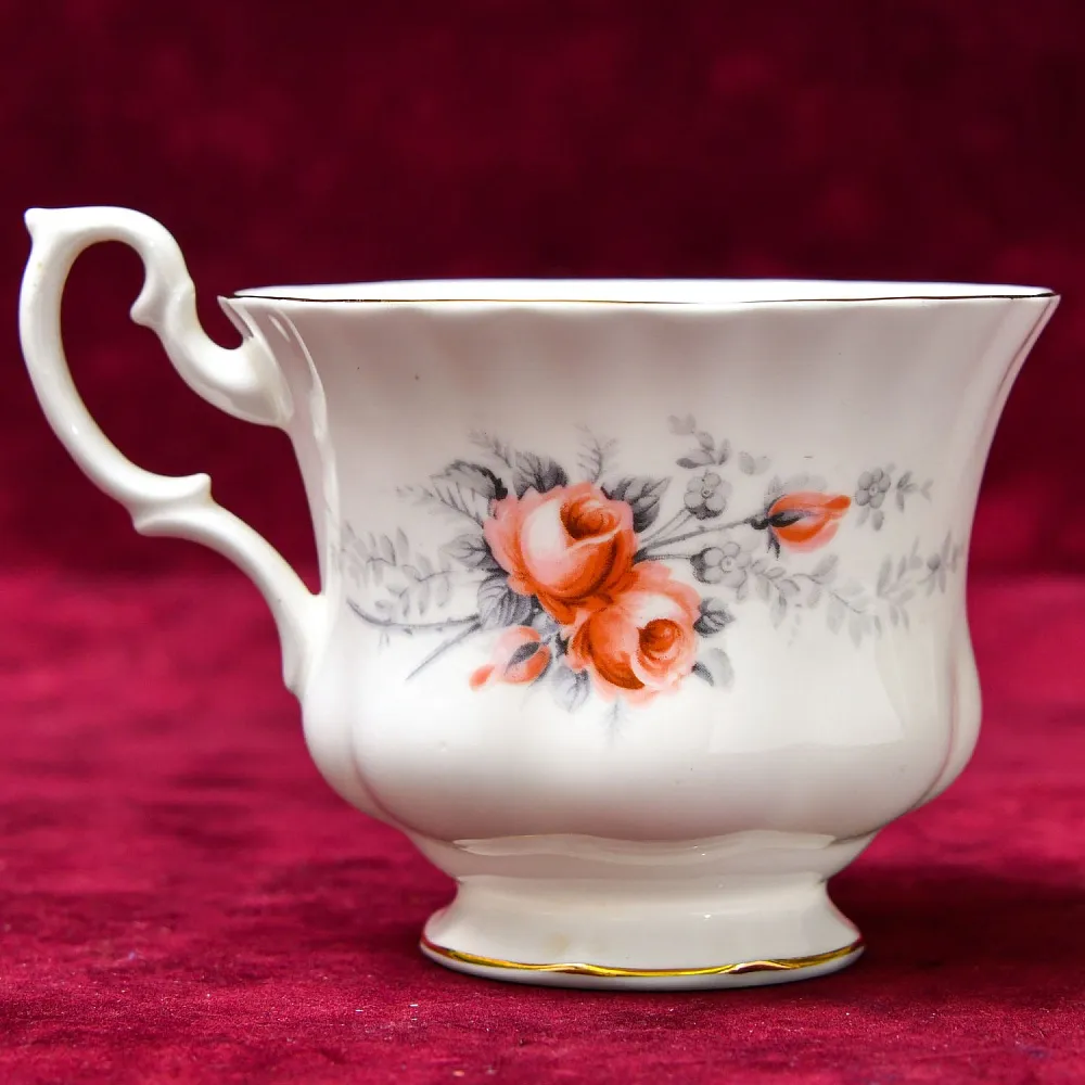 Коллекционная Фарфоровая Чайная пара «Чайная Роза», ROYAL ALBERT Англия, вторая половина ХХ века.