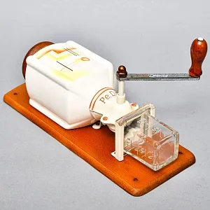 Редкая! Фарфоровая Настенная Ручная Механическая Кофемолка PeDe, Голландия.