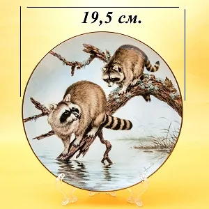 Коллекционная Фарфоровая Тарелка «Лесной Год, МАРТ. Еноты» Фарфор, Англия - 1982 год. 