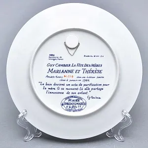 Коллекционная Фарфоровая тарелка «Марианна и Тереза. День матери», Henri d'Arceau Limoges Франция.