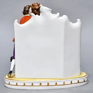 Коллекционная Фарфоровая статуэтка «Свидание за ширмой», Scheibe-Alsbach Германия, середина ХХ века. 