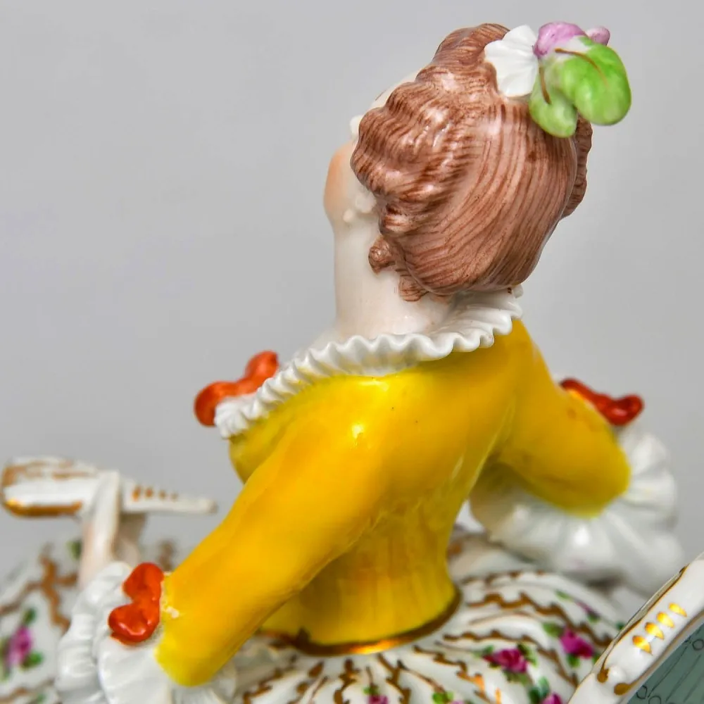 Коллекционные Парные статуэтки «Дама и Кавалер. Светская беседа», Фарфор SP Dresden, Германия.