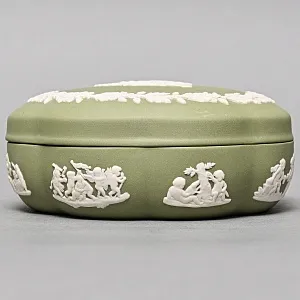 Шкатулка - Бонбоньерка «Античная Греция», фарфор ВЕДЖВУД / WEDGWOOD, Англия, вторая половина ХХ века.