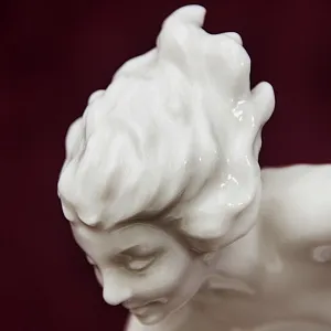 Фарфоровая Статуэтка «Девушка с мячом», Hutschenreuther,  Германия - 1955-1968 годы.