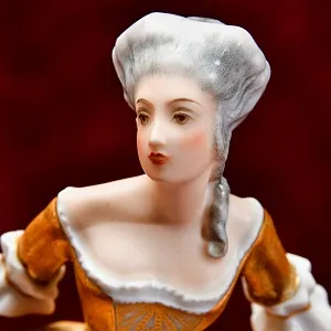 Редкость! Коллекционная Фарфоровая статуэтка «Девушка в золотом платье», ROSENTHAL, Германия - 1974 год.