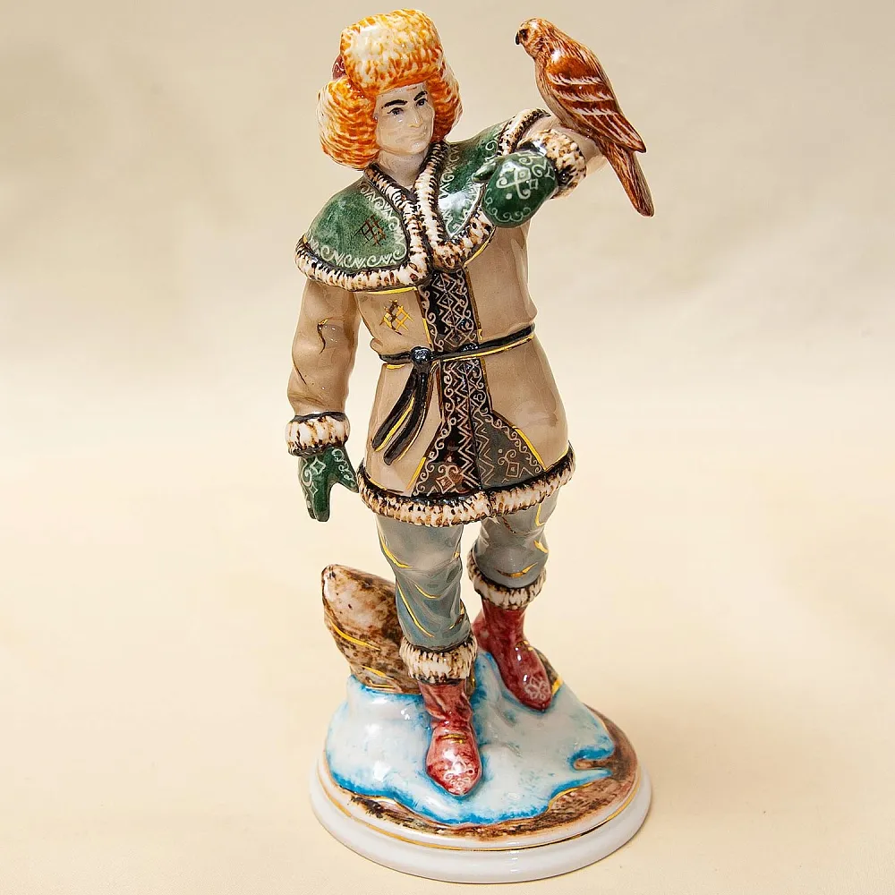 Авторская Коллекционная Фарфоровая Статуэтка «Охотник - Соколиная охота», Россия.