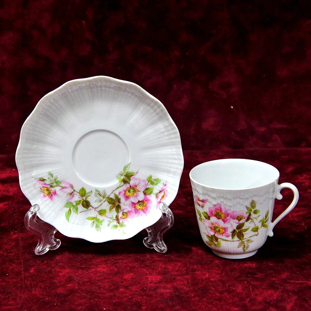 Фарфоровый Сервиз «Эгоист» - 5 предметов из серии «Шиповник», Limoges Франция -1979 год.