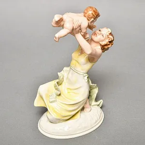 Коллекционная Фарфоровая статуэтка «Мама с ребенком», Hutschenreuther Германия, 1946 - 1948 годы. 