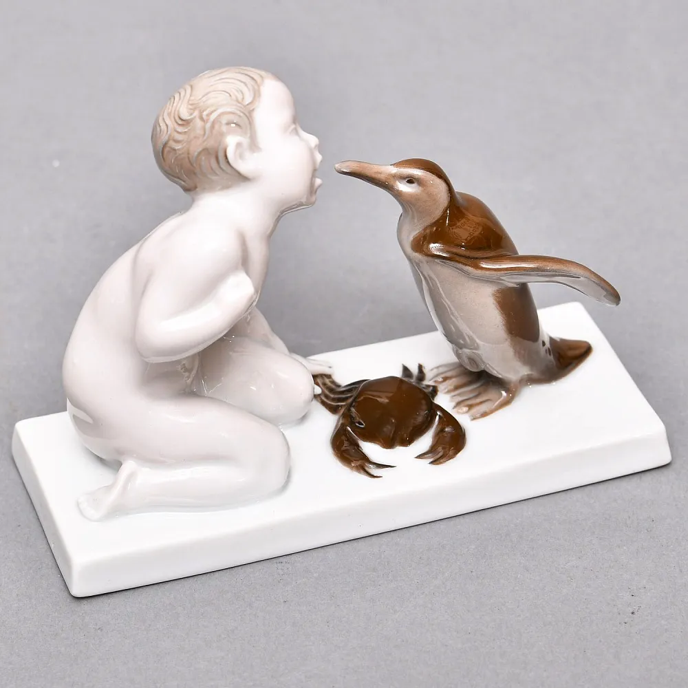 Антикварная Фарфоровая статуэтка «Мальчик, пингвин и краб», ROSENTHAL Германия, первая половина ХХ века.