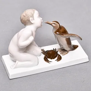 Антикварная Фарфоровая статуэтка «Мальчик, пингвин и краб», ROSENTHAL Германия, первая половина ХХ века.