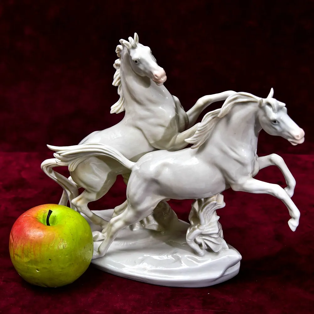 Коллекционная Фарфоровая Статуэтка «БЕГУЩИЕ ЛОШАДИ», Карл Энс / Karl Ens, Германия 60 гг.