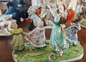 Большая Антикварная Статуэтка «Детские забавы - Ручеек», фарфор Scheibe - Alsbach, Германия.