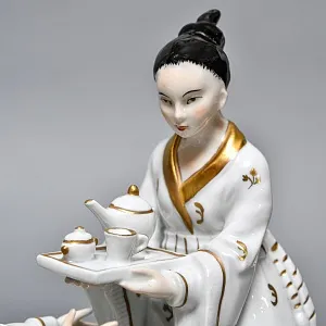 Коллекционная Фарфоровая статуэтка «Китайцы - Чайная церемония», SITZENDORF Германия, 50-е гг.