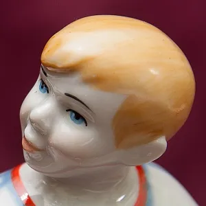 Фарфоровая Статуэтка «Хоккеист - Вратарь», ЗКХ Полонное, СССР 60-70 годы.