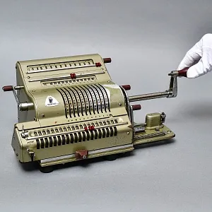 Редкость! Механический Калькулятор - Арифмометр - Счётная Машинка «BRUNSVIGA», Германия -1934 год.