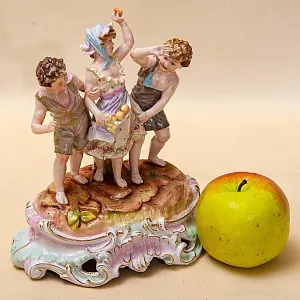 Антикварная Фарфоровая Статуэтка «Хулиганы», C.G.SCHIERHOLZ & SON Германия -1865 -1907 годы.