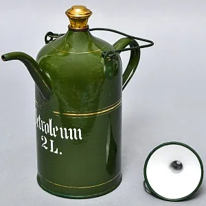 Антикварная Канистра для бензина с воронкой - Эмалированный Бидон на 2 литра, Германия начало ХХ века.
