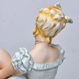 Большая Фарфоровая статуэтка «Балерина, завязывающая пуанты», Н-24 см. Schau Bach Kunst  Германия.