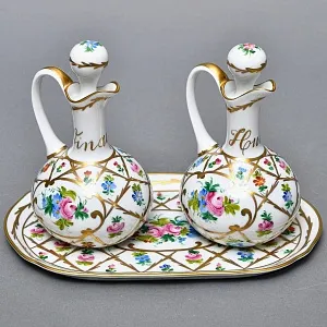 Винтажный Фарфоровый набор Два Соусника на подносе «Цветочная россыпь», Limoges Франция.