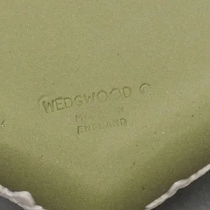 Шкатулка - Бонбоньерка «Античный сюжет», фарфор ВЕДЖВУД / WEDGWOOD, Англия, вторая половина ХХ века.