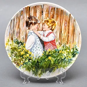 Коллекционная Фарфоровая тарелка «Детство. Будь моим другом», Wedgwood Англия - 1985 год. 