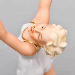 Коллекционная Фарфоровая статуэтка «Девушка Волейболистка», Schau Bach Kunst Германия, 1953 - 1958 годы. 