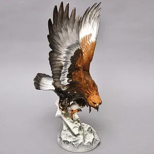 Большая Коллекционная статуэтка «Коричневый Ястреб на Охоте», Фарфор Hutschenreuther Германия.