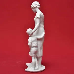 Коллекционная Фарфоровая Статуэтка «Мать и дети. Материнство», Kaiser Германия, 90-е годы ХХ века.