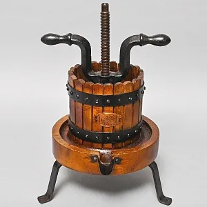 Редкость! Старинный Чугунный Ручной Механический Винтовой Пресс - Соковыжималка, Голландия первая половина ХХ века.