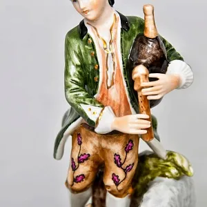 Коллекционные Парные Фарфоровые статуэтки «Пастух и Пастушка. Игра на волынке», Karl Klette Германия.