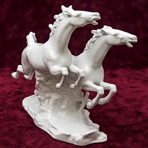 Редкая! Фарфоровая статуэтка «БЕГУЩИЕ ЛОШАДИ» ВАЛЕНДОРФ - WALLENDORF Германия -1963 год.