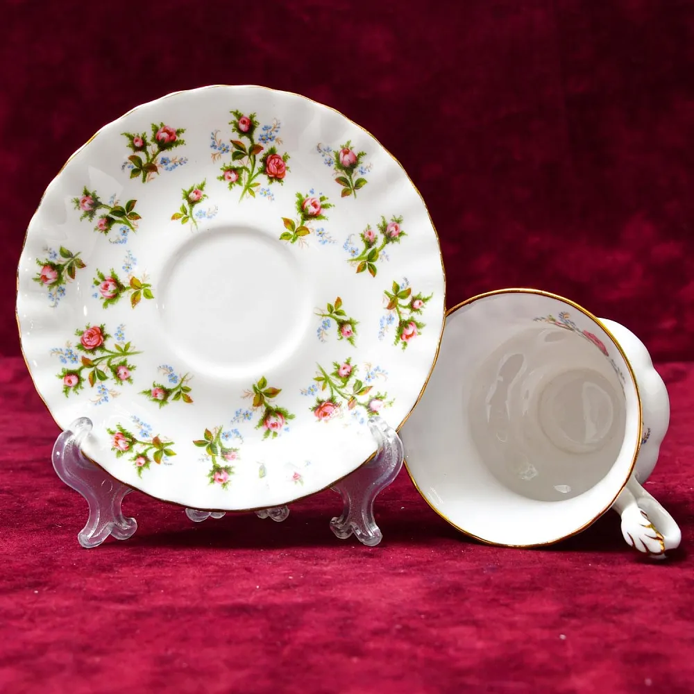 Коллекционная Фарфоровая Кофейная пара «Очарование», ROYAL ALBERT Англия, вторая половина ХХ века.
