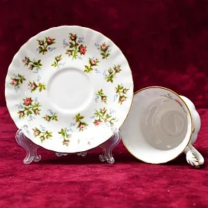 Коллекционная Фарфоровая Кофейная пара «Очарование», ROYAL ALBERT Англия, вторая половина ХХ века.