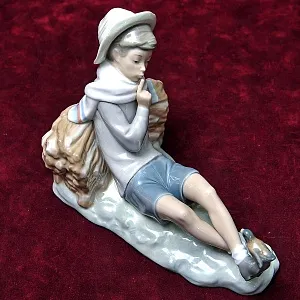 Коллекционная Фарфоровая статуэтка «Мальчик с птицей», Lladro Испания - 1970 год.