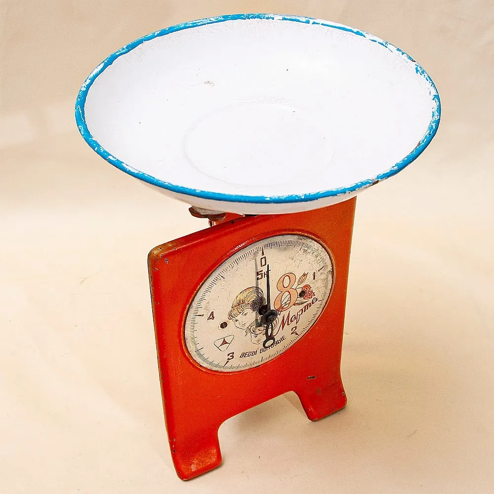 Редкость! «8-е МАРТА» Винтажные Советские Бытовые Кухонные Весы на 5 кг., СССР - 1967 год.