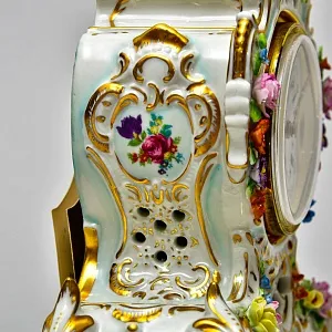 Каминные Кварцевые Часы в стиле Рококо, Фарфор SANDIZELL, Германия 80-е годы ХХ века.