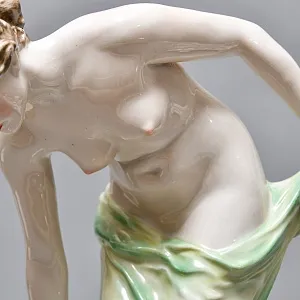 Антикварная Фарфоровая статуэтка «Обнаженная девушка на шаре», Rosenthal Германия - 1935 год. 