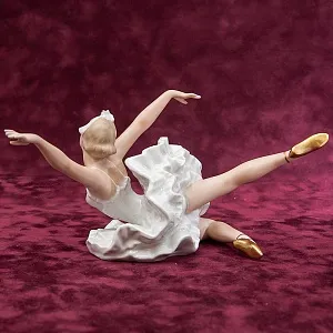 Фарфоровая статуэтка «Балерина, Танец - Лебединое озеро»,  ВАЛЕНДОРФ / WALLENDORF  Германия.