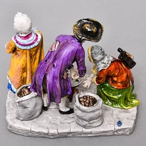 Коллекционная Фарфоровая статуэтка «Жареные каштаны», VOLKSTEDT Германия, середина ХХ века. 