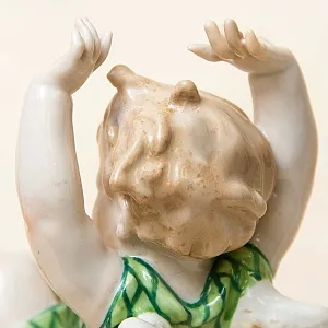 Коллекционная Фарфоровая статуэтка «Девочка-Ангел и Цыпленок» SANDIZELL Германия.