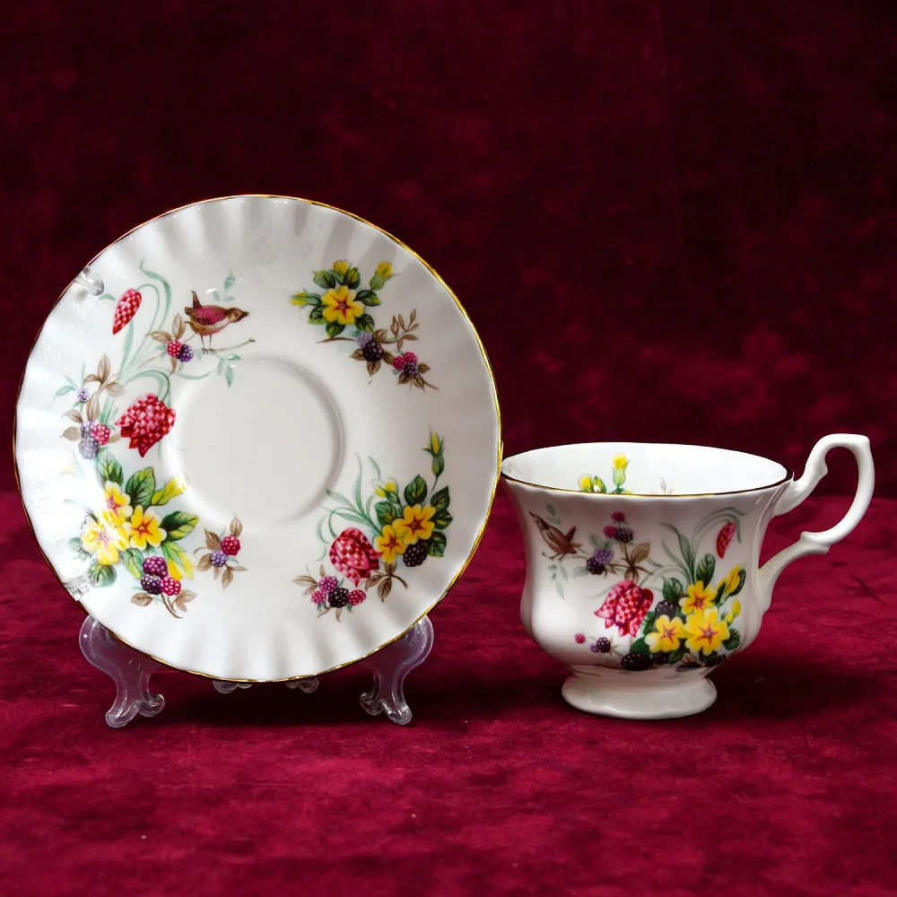 Коллекционная Фарфоровая Чайная пара «Летнее Утро», ROYAL ALBERT Англия, вторая половина ХХ века.
